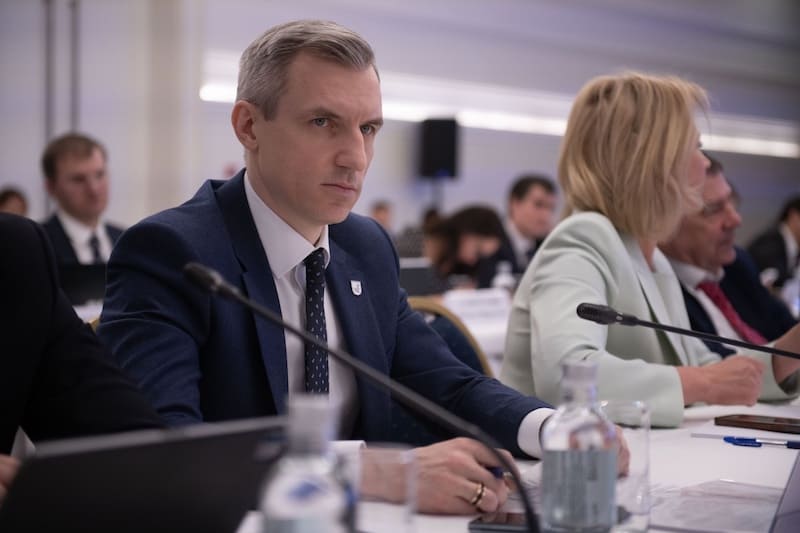 Василий Анохин представил доклад о развитии ЖКХ в Смоленской области