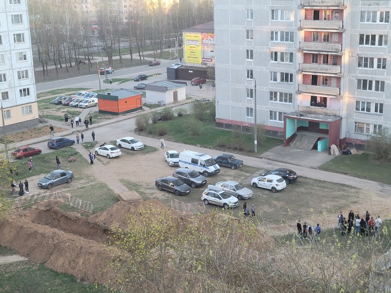 Соцсети: В райцентре Смоленской области женщина упала с 16 этажа