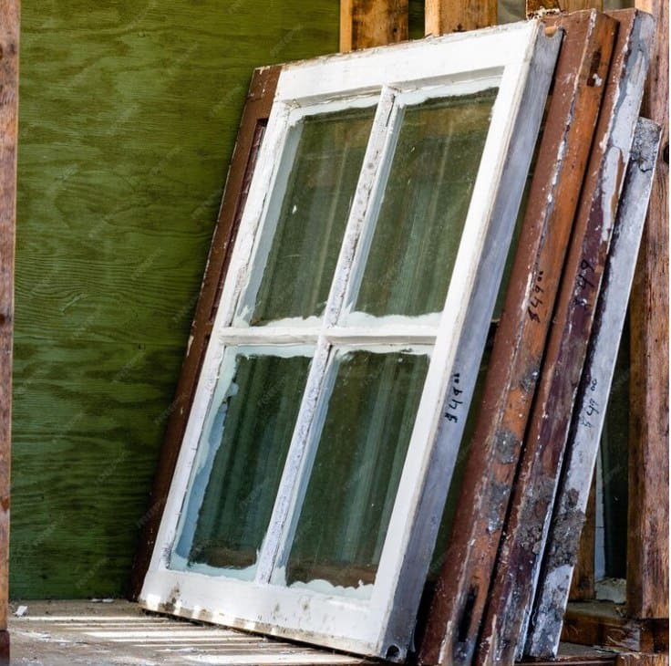 В Смоленской области из строящегося дома украли вставленные окна 