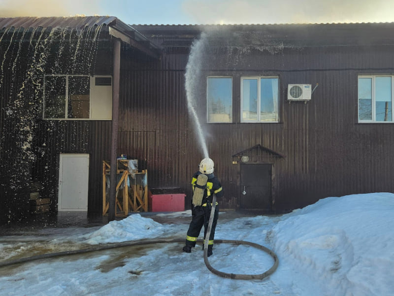 В Смоленске произошел пожар в цехе по производству тортов 