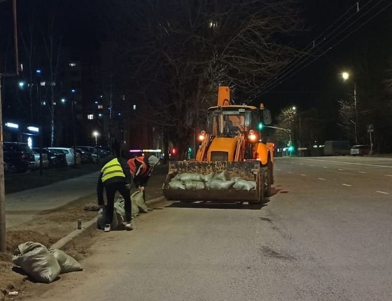 Дорожники рассказали, какие улицы убирают в Смоленске