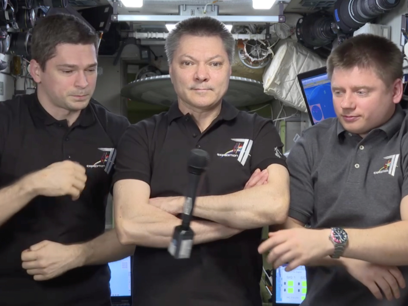 Космонавты с орбиты поздравили соотечественников с днем первого полета человека в космос