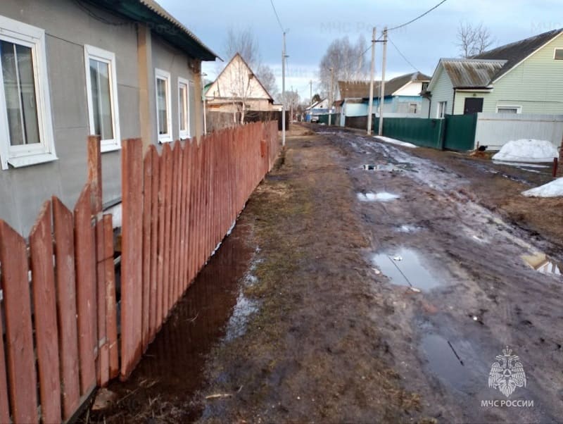 В Смоленской области вода отступила от четырех участков, но затопила еще одну дорогу