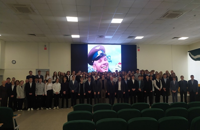 В Смоленске в школе №33 прошел урок, посвященный семье Гагарина
