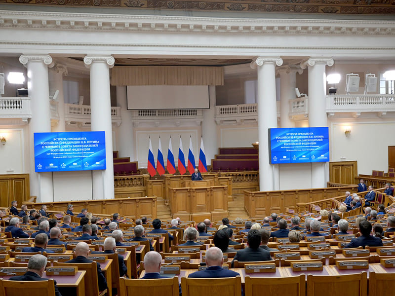 В преддверии Дня российского парламентаризма в Санкт-Петербурге прошло заседание совета законодателей