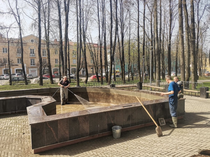 В Смоленске стартовала подготовка фонтанов к запуску