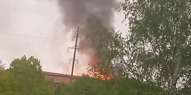 В сети появилось видео мощного пожара на заводе в Смоленске 