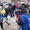 Смоленские активисты проекта «Чистая страна» очистили от снега и льда остановки и пешеходные переходы