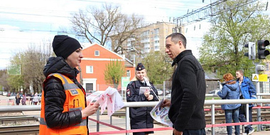 Железнодорожники напомнили жителям Смоленска о правилах безопасности на железной дороге