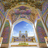 В Ширазе мы зашли в розовую мечеть Насир оль-Мольк. Это уникальное сооружение и снаружи, и внутри: миллионы крошечных стекол и зеркал создают настоящую сказку...