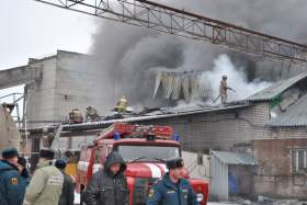 В Смоленске сгорел транспортный цех завода ЖБИ-2