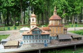 В Смоленске установили модель Одигитриевской церкви