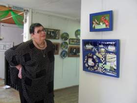 В Вязьме открылась выставка работ из станковой эмали