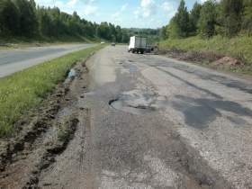 ГИБДД признала неудовлетворительными дорожные условия на подъезде к Смоленску