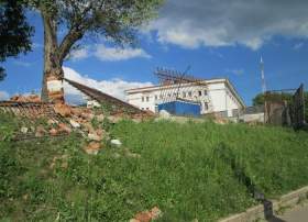 На смоленском стадионе "Спартак" ломают забор