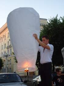 Сотни свечей на улицах Смоленска
