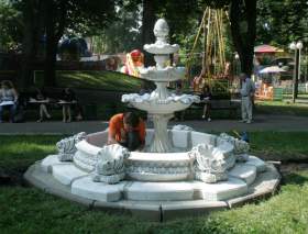 В Смоленском парке появились два новых фонтана