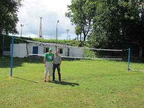 В Лопатинском саду открылась волейбольная площадка