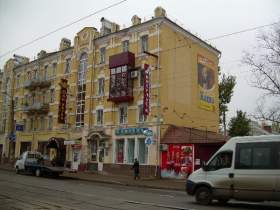 «Украшать» дома в центре Смоленска незаконной рекламой запрещено