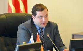 Губернатор Алексей Островский призвал депутатов горсовета сохранить льготы бюджетникам