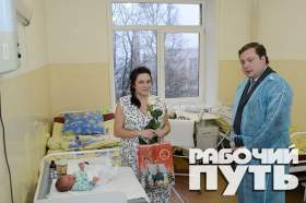 Губернатор Алексей Островский нанес рабочие визиты в ряд соцучреждений Смоленской области
