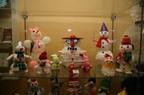 В смоленском музее «В мире сказки» работает выставка снеговиков