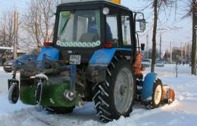 Коммунальщики очищают Смоленск от снега
