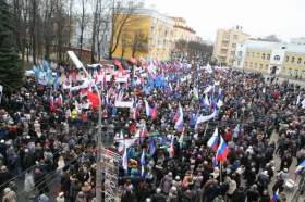 В Смоленске проходит митинг в поддержку русскоязычного населения Украины
