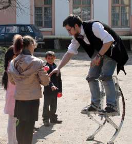Смоленский театр SUB ROSA поздравил детей-сирот с праздником Пасхи