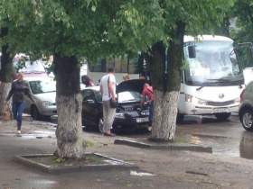 Из-за сильнейшего ливня в Смоленске «тонули» машины и дома