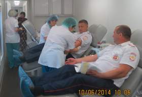 В Смоленске сотрудники ГИБДД сдали кровь для пострадавших в ДТП