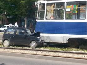 В Смоленске «Ока» врезалась в трамвай