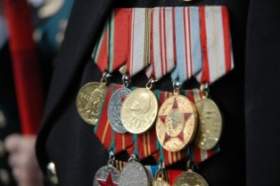 Смоленские полицейские разыскали и вернули вдове ветерана похищенные медали