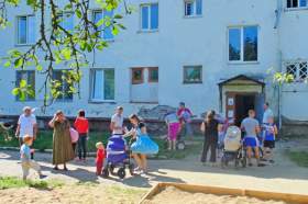 Смоленские активисты ОНФ навестили беженцев с юго-востока Украины