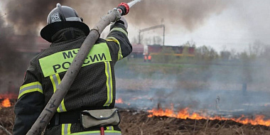 В Ярцевском районе ликвидировали пожар, возникший из-за атаки БПЛА