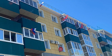 Смоляне украсили свои балконы в честь Дня Победы