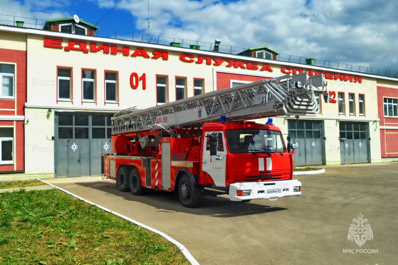 10 пожарных тушили вспыхнувшую в Смоленске баню