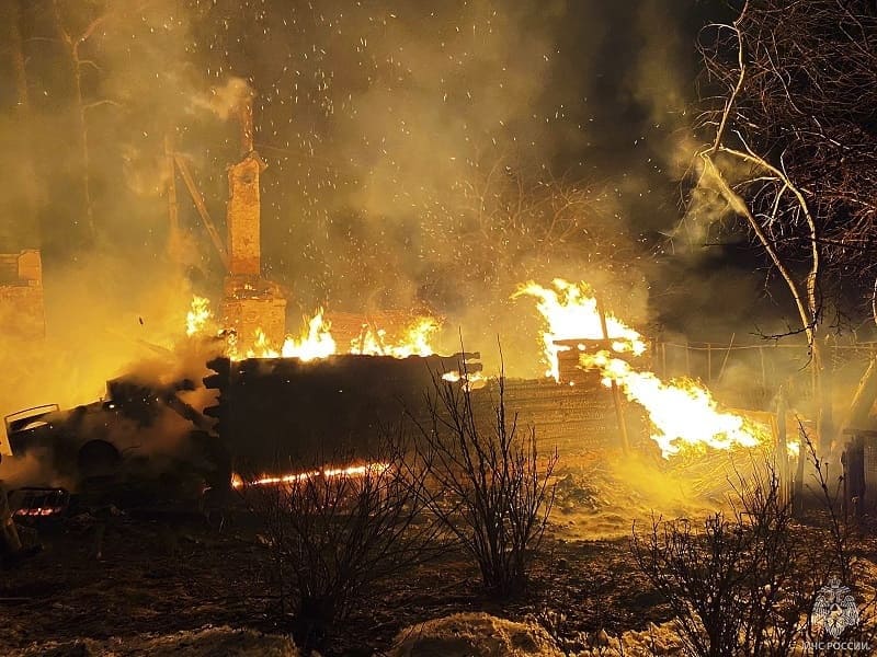 В Смоленской области в ночном пожаре погиб мужчина