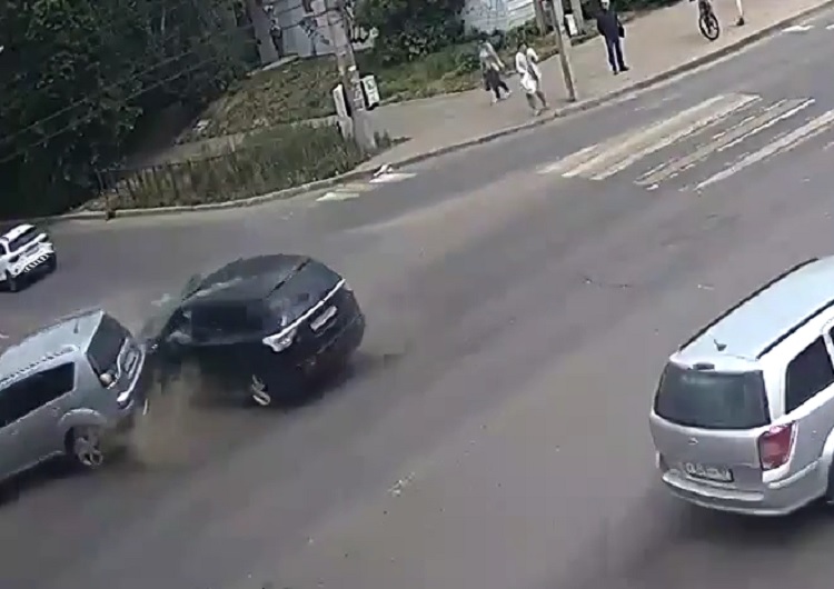 Появилось видео аварии на Николаева в Смоленске