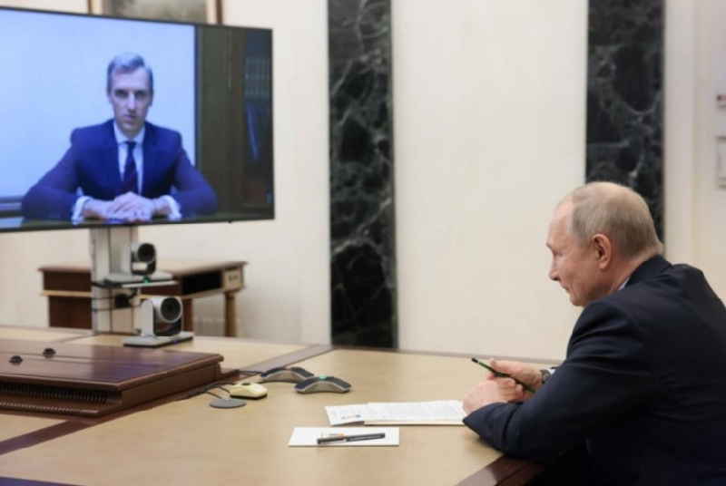 Владимир Путин встретился с временно исполняющим обязанности губернатора Смоленской области Василием Анохиным