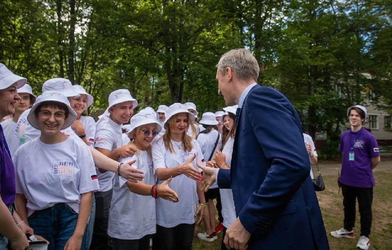 В Смоленске Василий Анохин посетил детский оздоровительный лагерь, где отдыхают дети из ДНР