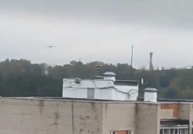 Очевидец снял на видео взрыв БПЛА возле жилого дома в Смоленске