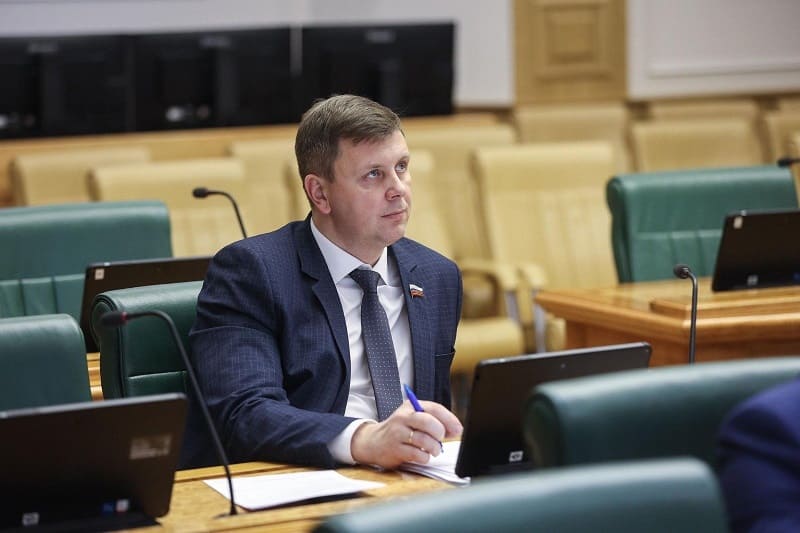 Смоленский сенатор прокомментировал предложенную президентом кандидатуру министра обороны