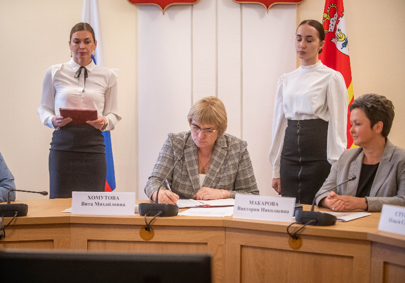 В Смоленске подписали соглашение о создании образовательного кластера на базе медколледжа 