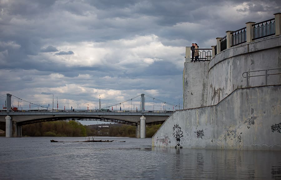 Уровень воды в днепре смоленск сегодня. Набережная Смоленского водохранилища. Набережная Смоленск затонула. Заброшенный мост на Днепре Смоленск. Днепр сейчас.