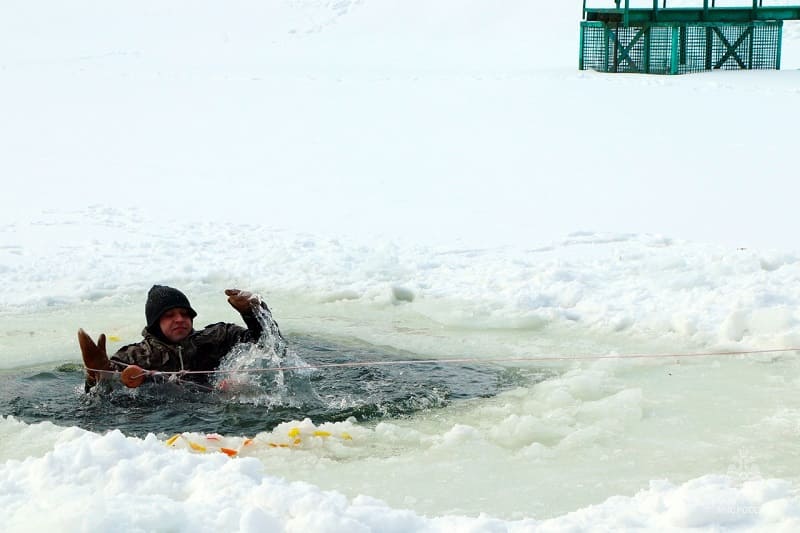 В Смоленской области спасли рыбака, провалившегося под лед