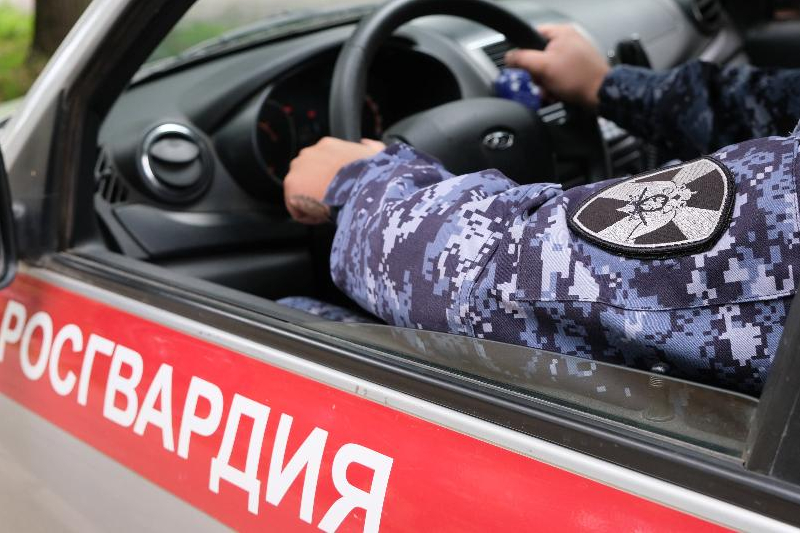 Росгвардейцы задержали буйного мужчину в церкви в Смоленской области 