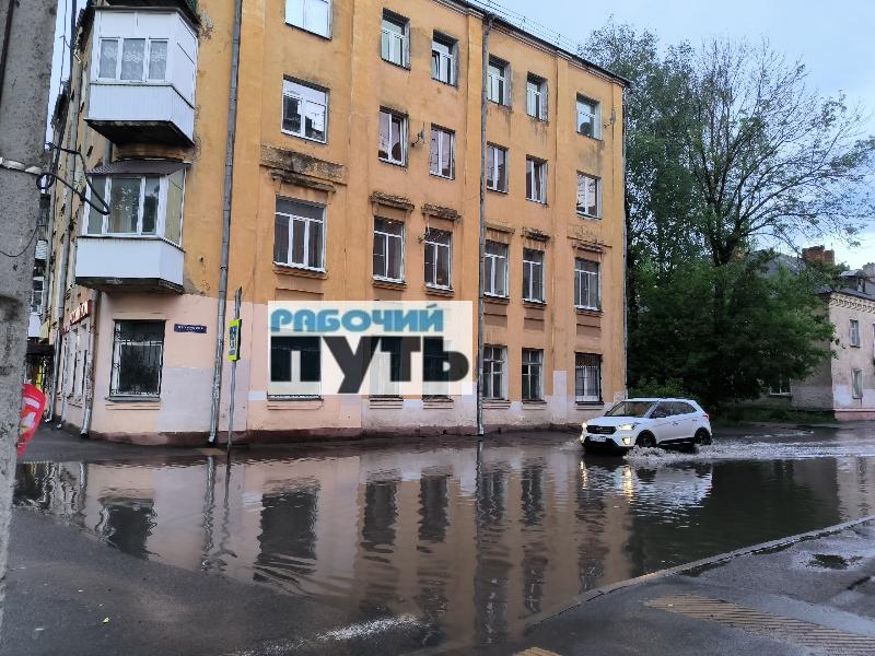 Власти рассказали, что будет с «вечной лужей» на улице Исаковского в Смоленске