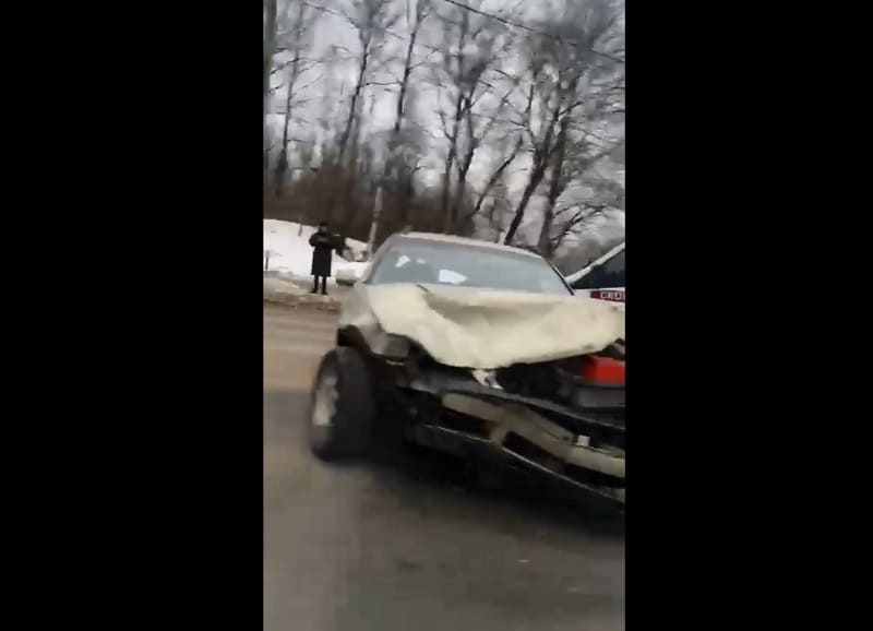 Машины всмятку: видео с места тройной аварии на выезде из Смоленска