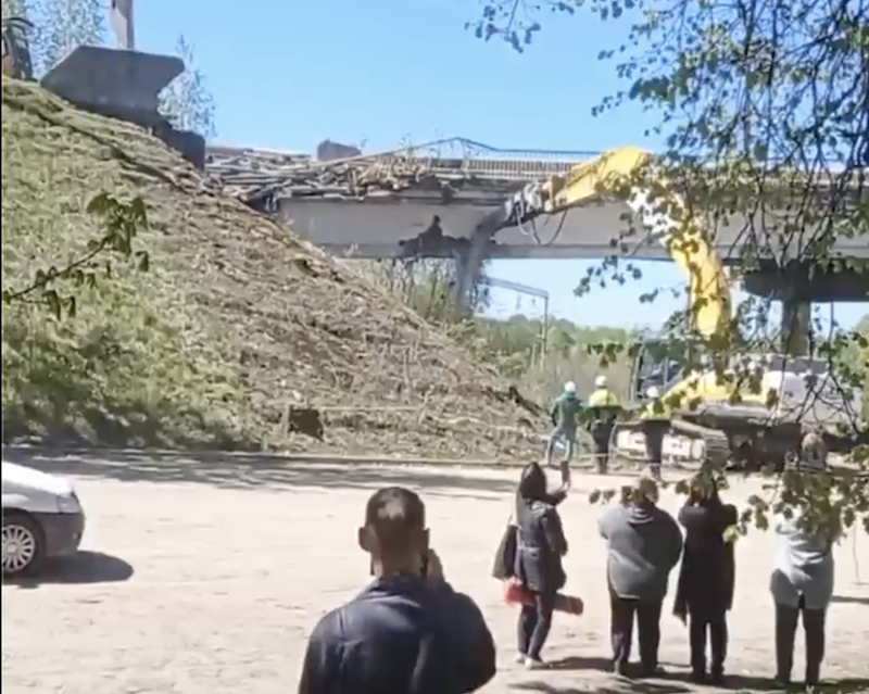 Соцсети: в смоленском райцентре сносят Панинский мост